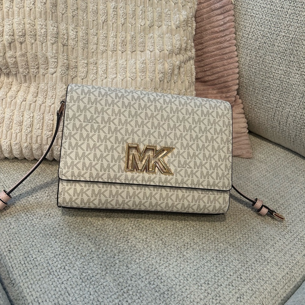 NWT Michael Kors Mimi Medium Logo Messenger Bag